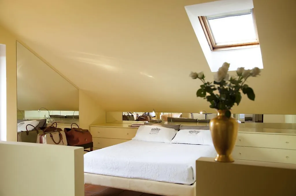 Mansard Very Close To Duomo Milano Italien